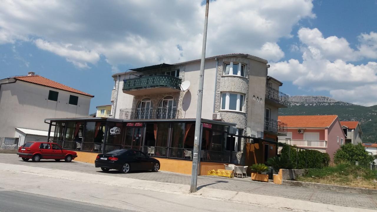 Apartman Julienne Kastela Exterior photo